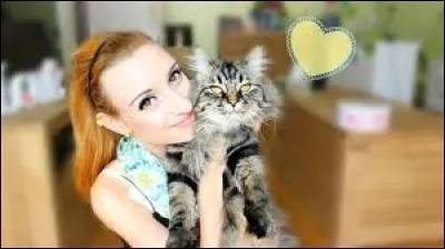 Quel est le nom de la chaîne à laquelle elle est en affiliation ?