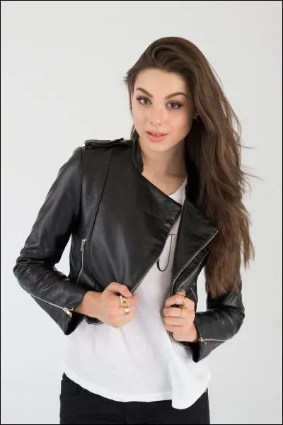 Adore-t-elle son frère jumeau (Max dans la série) ?