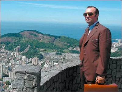 Trouvez le mot manquant pour compléter le titre de ce film : "OSS 177 : ... ne répond plus" ?