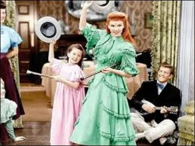 Cette enfant adore Halloween, Noël, chanter et danser, et la ville où elle vit avec sa famille, très joyeuse et aimante. Quel est ce film délicieux  ?