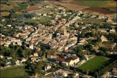 Nous survolons la commune Héraultaise de Vendémian. Nous sommes dans le ciel de la région ...
