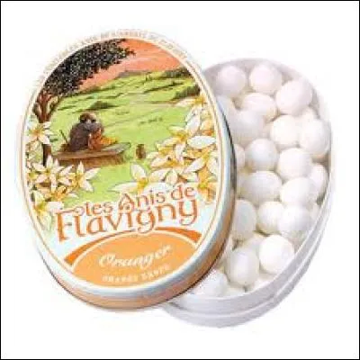 Ces bonbons à sucer, car ils sont très durs, sont présentés dans ces très jolies boîtes, et existent désormais en plusieurs parfums et couleurs, en plus du blanc d'origine. Quelle est leur particularité  ?