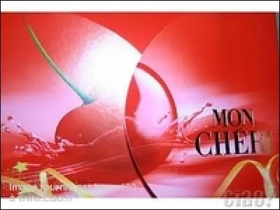 S'il est un chocolat célèbre, c'est bien celui-ci, dans son papier rose irisé. Quel fruit renferme-t-il  ?