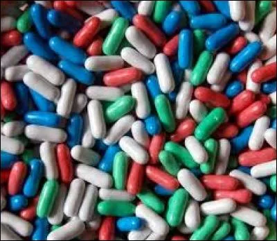 Ces petits bonbons colorés sont des Car en sac, quelle trouvaille que ce nom. Sous la couche de sucre, on découvre  ?