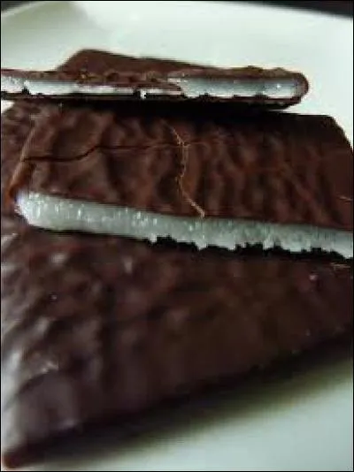 Ces fins chocolats fourrés portent un charmant nom anglais « After eight » (après huit heures). A quoi sont-ils fourrés  ?