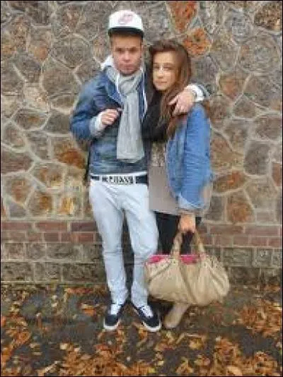 Pour répondre a cette question, il faut écouter la chanson "Un amour de jeunesse". Pourquoi MA2X a-t-il laissé tomber sa copine pour une autre ?