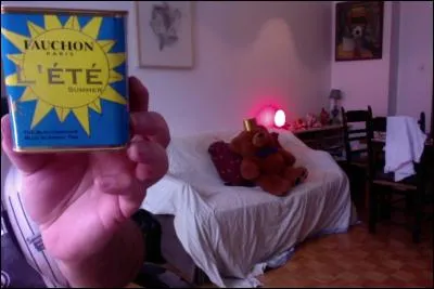 C'est l'été, le ciel est bleu et le soleil brille, c'est le temps de boire le thé de chez Fauchon approprié qui est...(remplir les pointillés)