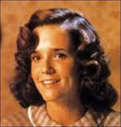 Quelle femme tombe amoureuse de Marty après un accident de la route ?