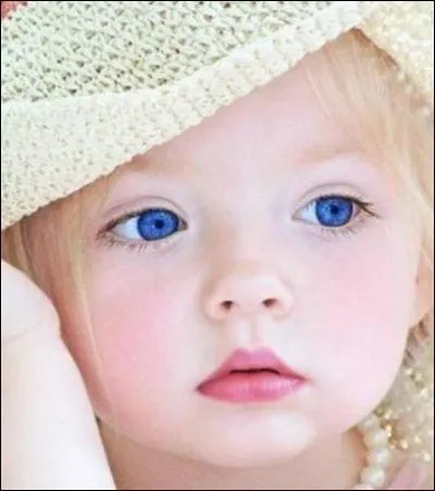 Trouvez le titre de la chanson : Mon enfant nue sur les galets - Le vent dans tes cheveux défaits !