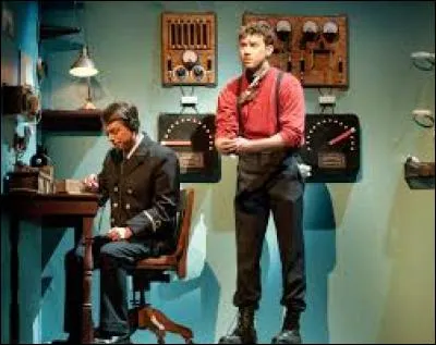 L'opérateur radio a failli rater le message d'appel du Titanic pourquoi ?