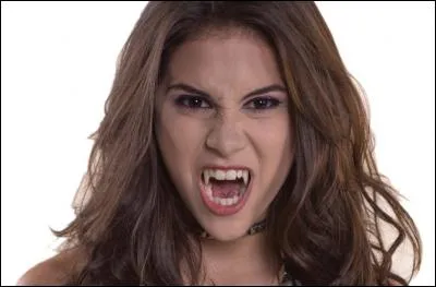 Daisy est contente d'être vampire.