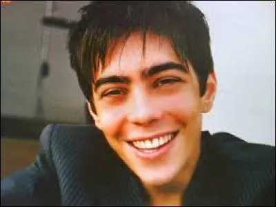 Qu'a fait Grégory Lemarchal avec tous les morceaux de verre ramassés ?