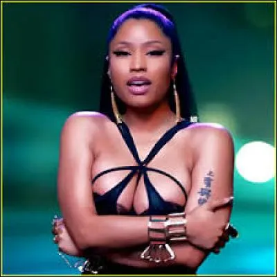 Quel est le mois de la sortie de son clip "The Night Is Still Young" ?