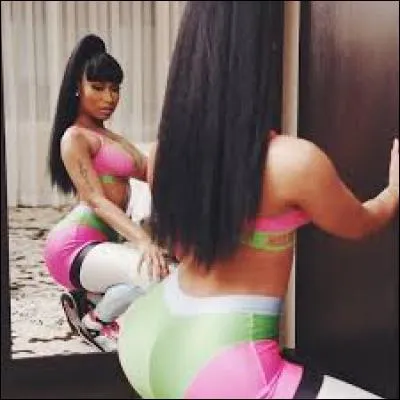 Pour quel événement était-elle habillée ainsi ?