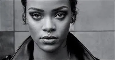 Où a-t-elle dévoilé, pour la toute première fois, un petit bout de son clip "Work" ?