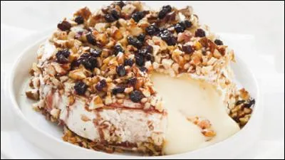 Voici venir le fromage : c'est un brie chaud aux noix, aux raisins et cette recette est complétée par le chef avec un alcool, lequel ? Un ...