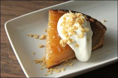 Pendant qu'à la table à côté vous verrez arriver...