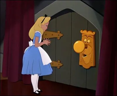 (Énorme bruit de porte) Désolée, je suis en retard ! Il faut croire que le lapin blanc a déteint sur moi. À cause de lui, j'ai failli me faire couper la tête ! 
Qui suis-je ?