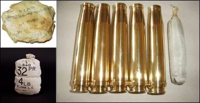 N'as-tu pas peur de trimballer ce « gargousse ». Je pense que tu ne sais pas à quoi il servait ! Sais-tu que cela présente un certain danger ?
Que veut dire ce mot, « gargousse » ?