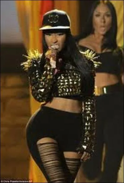 Qu'est-elle en train de chanter ?