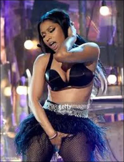 Qu'est-elle en train de chanter ?