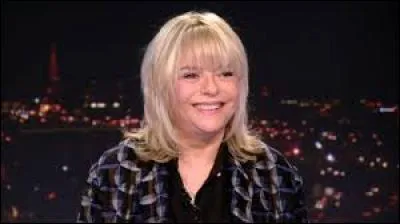 Cette chanteuse française est née le 9 octobre à Paris. Elle gagne le Grand prix de l'Eurovision en 1965, pour le Luxembourg, avec une chanson de Gainsbourg.
