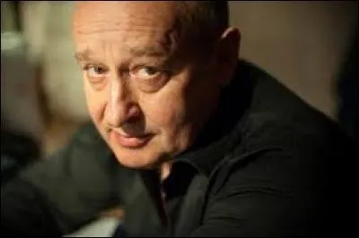 C'est un auteur, compositeur, interprète et acteur français né à Drancy le 21 janvier.