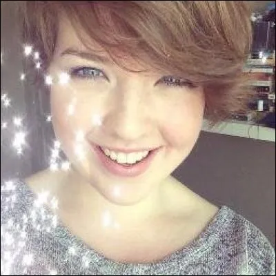 Comment s'appelle l'actrice qui joue Clare ?