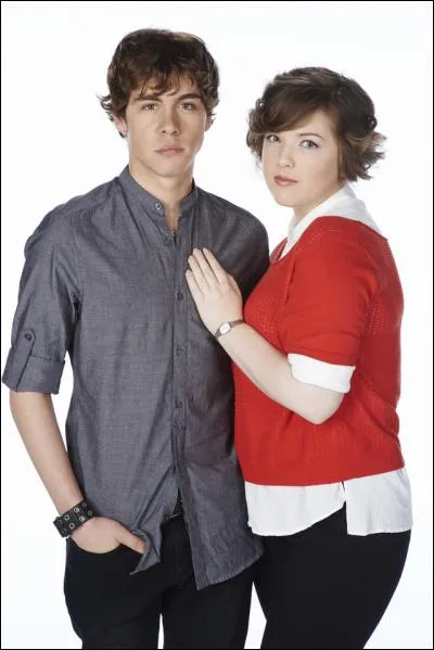 Par qui a-t-elle été harcelée ?