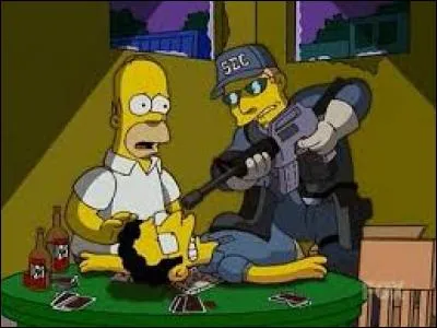 Comment s'appelle l'homme que Marge a invité au bal de fin d'année ?