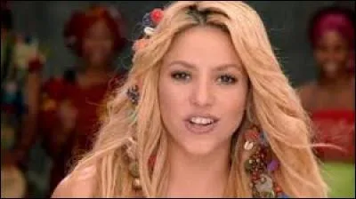 À quel âge a-t-elle composé sa première chanson ?