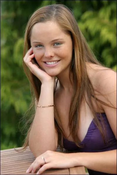 Comment s'appelle la sur de Tom présente dans les saisons 1 et 2 ?