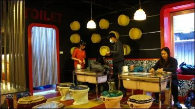 Et pour aller aux toilettes, on fait comment ?