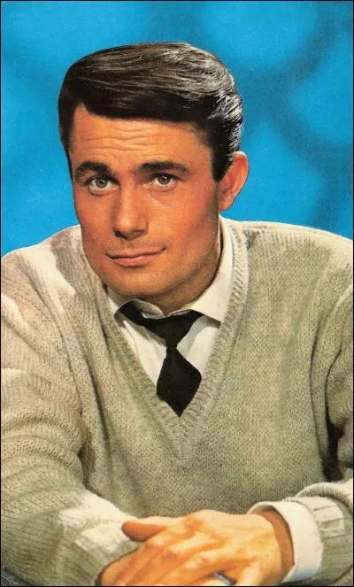 Je m'appelle Louis Bellec. J'ai représenté la France au concours eurovision de la chanson en 1963. Cette ballade était dédiée à une fille qui était si jolie. M'avez-vous reconnu ?