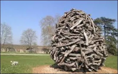 La tempête de 1999 a dévasté le parc du château de Bioussac, qui est alors repensé par plusieurs artistes, qui à partir des morceaux de bois épars ont réalisé des sculptures. Où est ce parc ?