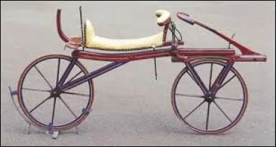 Où est situé le Conservatoire du vélo de Moret-sur-Loing, sur le site d'une ancienne usine de fabrication de pièces de vélo et de pinces "parisiennes", qui nous retrace l'histoire du vélo de 1817 à nos jours ?