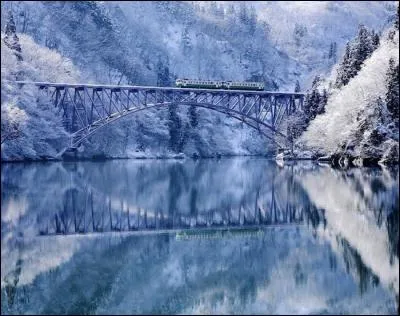 Jamais une rivière japonaise n'avait aussi bien porté son nom, vous ne trouvez-pas ?