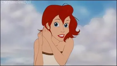 Je ne vais pas commenter ce dont je viens de me rendre compte avec Aurore et ses arrangements. Passons ! Pour nager, ce n'est pas pratique d'avoir de longs cheveux... Du coup, le coiffeur m'a fait un carré contre de l'argent. Oui, de l'argent, rien d'autre. Rien de corporel. Passons ! Sébastien était tellement horrifié qu'il est allé le dire à mon papa :