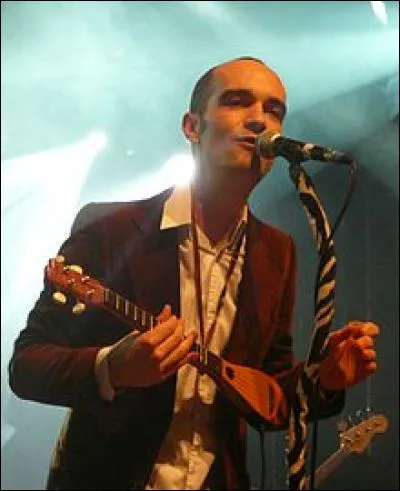 « Quelles que soient les distances, c'est à toi que je pense mon père ce héros, le moral à Zorro ». Je suis :