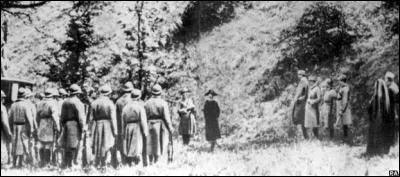 Mata Hari, ne aux Pays-Bas et accuse de collaborer avec les services secrets allemands, a t excute en France en 1944 pour espionnage.