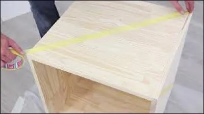 Je scie un cube de bois de 50 cm de côté en cubes de 1 cm de côté. Combien vais-je en obtenir ?
