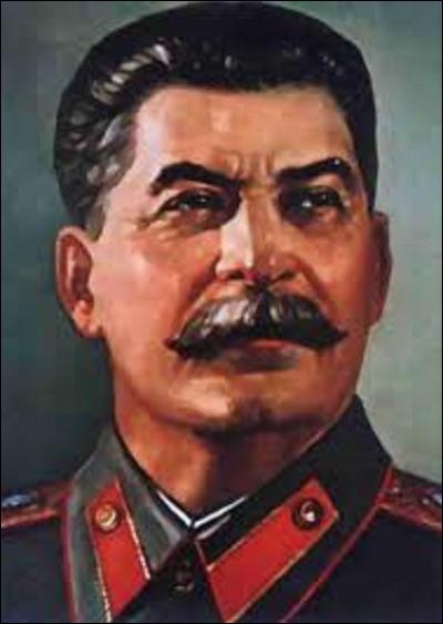 Mais que veut dire "Staline" ? (Son autre surnom était "le Vojd", qui signifie "Père des peuples" ou "Guide").