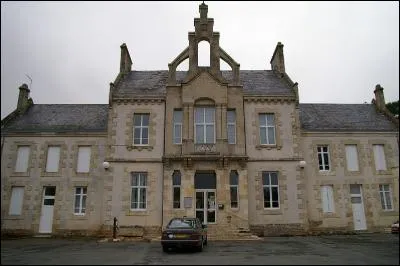 La ville de Lezay, bien connue pour son excellent fromage de chèvre est située dans :