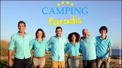 Comment s'appelle l'acteur qui joue le r&ocirc;le de Tom dans " Camping Paradis " ?