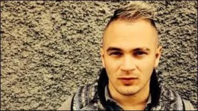 Avec qui a-t-il écrit le titre "Normal" ?