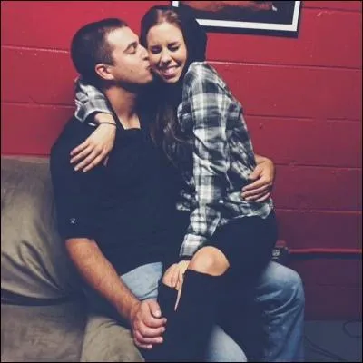 Comment s'appelle le petit ami de Christina ?