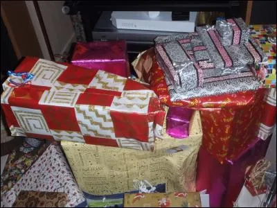 En 1962, cette personnalité devient la première "Secrétaire du Père Noël", répondant, grâce aux PTT, aux demandes des enfants !