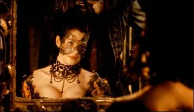 Qui joue le rôle d'une fille de joie dans "Le Pacte des Loups" de Christophe Gans ?