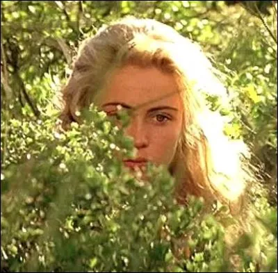 Quel est ce film dans lequel une toute jeune Emmanuelle Béart apparaît nue ?