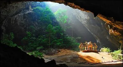 Ce véritable trésor dans un écrin de la nature a été construit dans un parc national au sud du pays. Le reconnaîtrez-vous ?